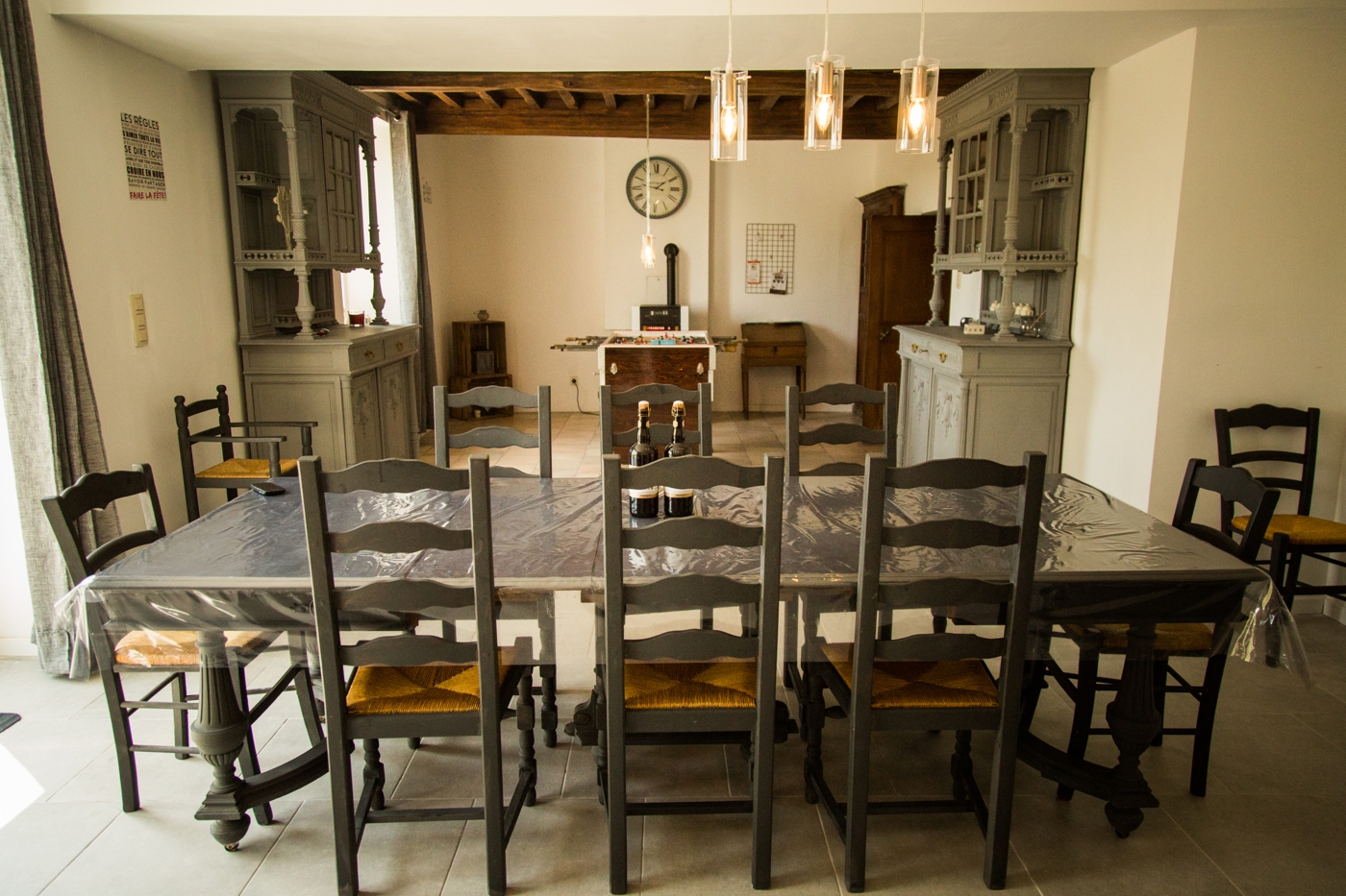 Meubles de l'Eau d'Heure chambre salon salle à manger table Hainaut Couvin  Chimay